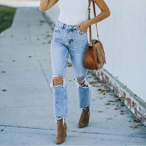 HIGH RISE, DISTRESSED. STRAIGHT LEG DENIM👖🤍 size 29